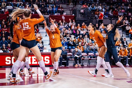 SOURCE: TWITTER/TEXASVOLLEYBALL