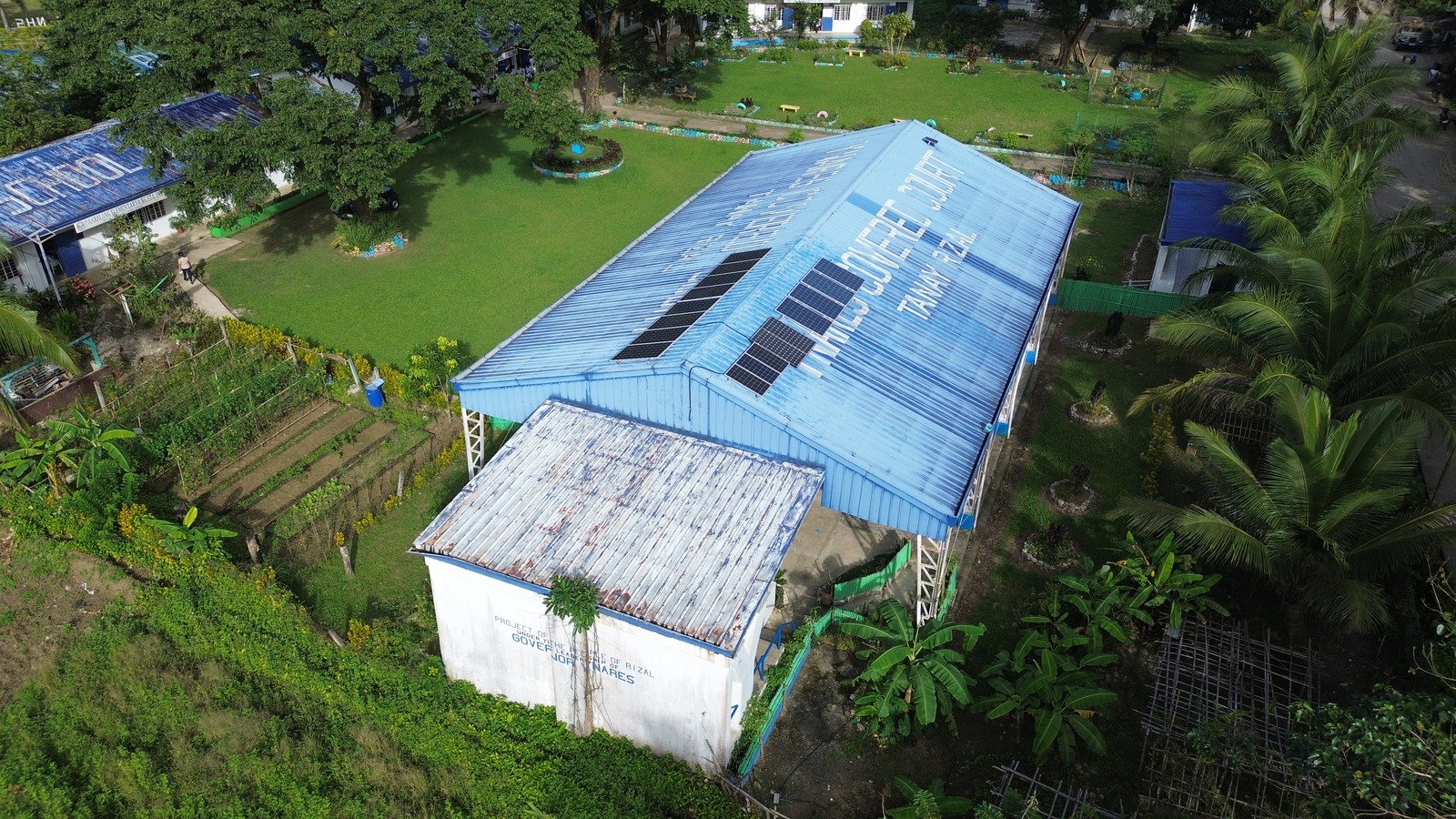 Installation of solar for school classrooms. Image Credit: Solar Hope.