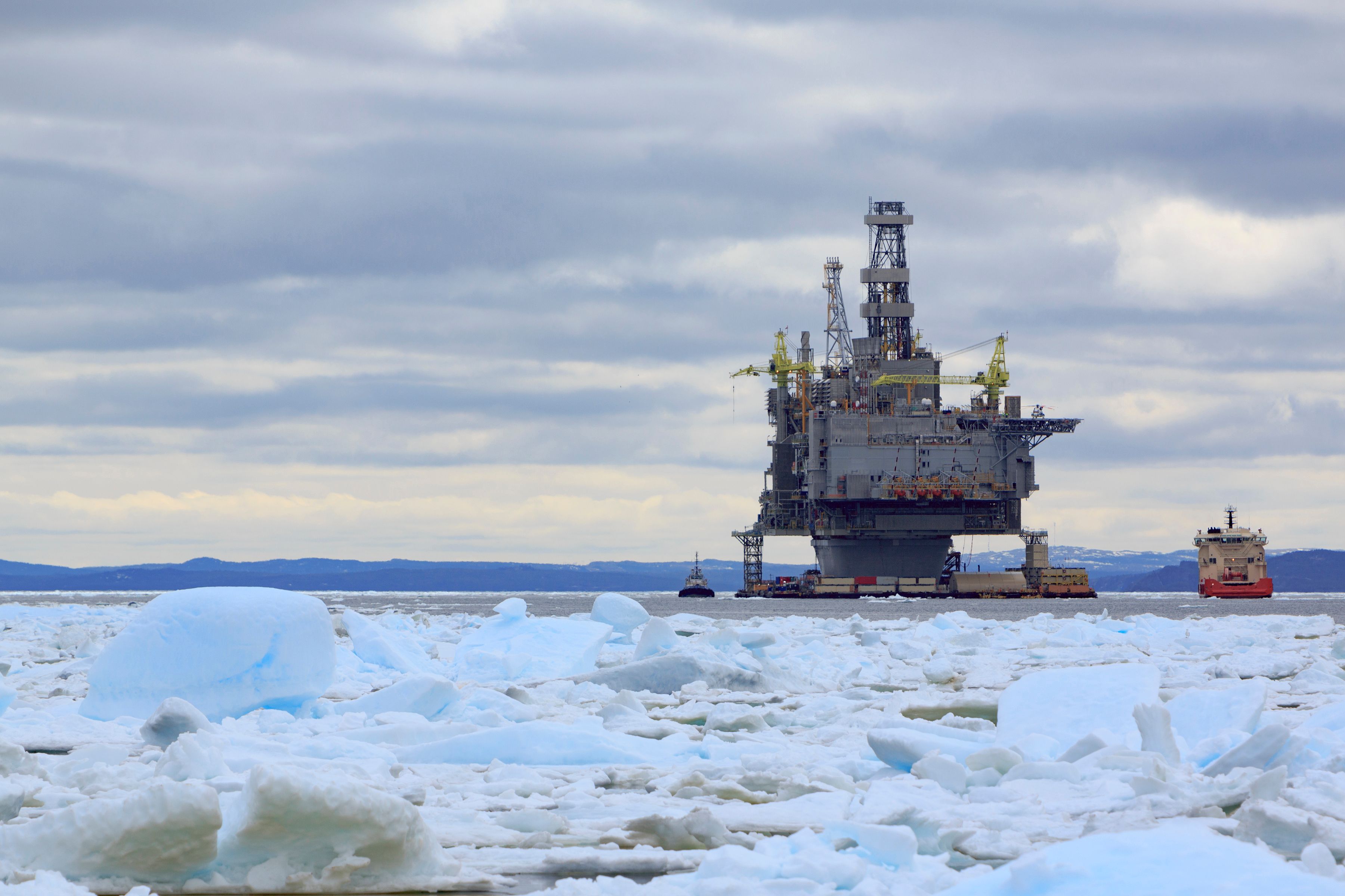 An offshore rig, what oil companies planned to do outside of Point Hope, Alaska. Image Credit: Wirestock, Envato Elements.