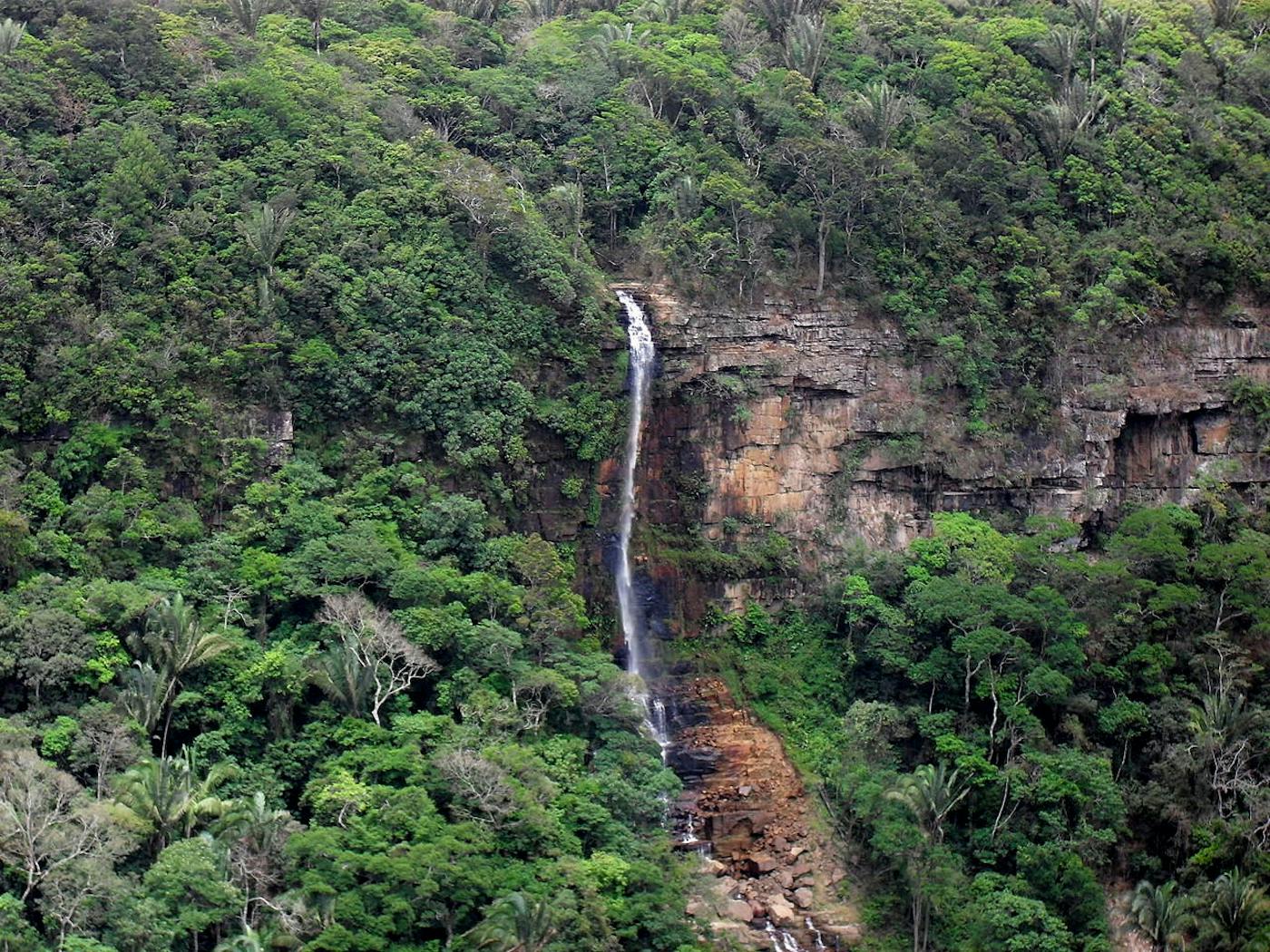 Dry temporary creek in the Atlantic Forest Biome of Brazil in the dry  season, showing rocks covered with moss Stock Photo - Alamy