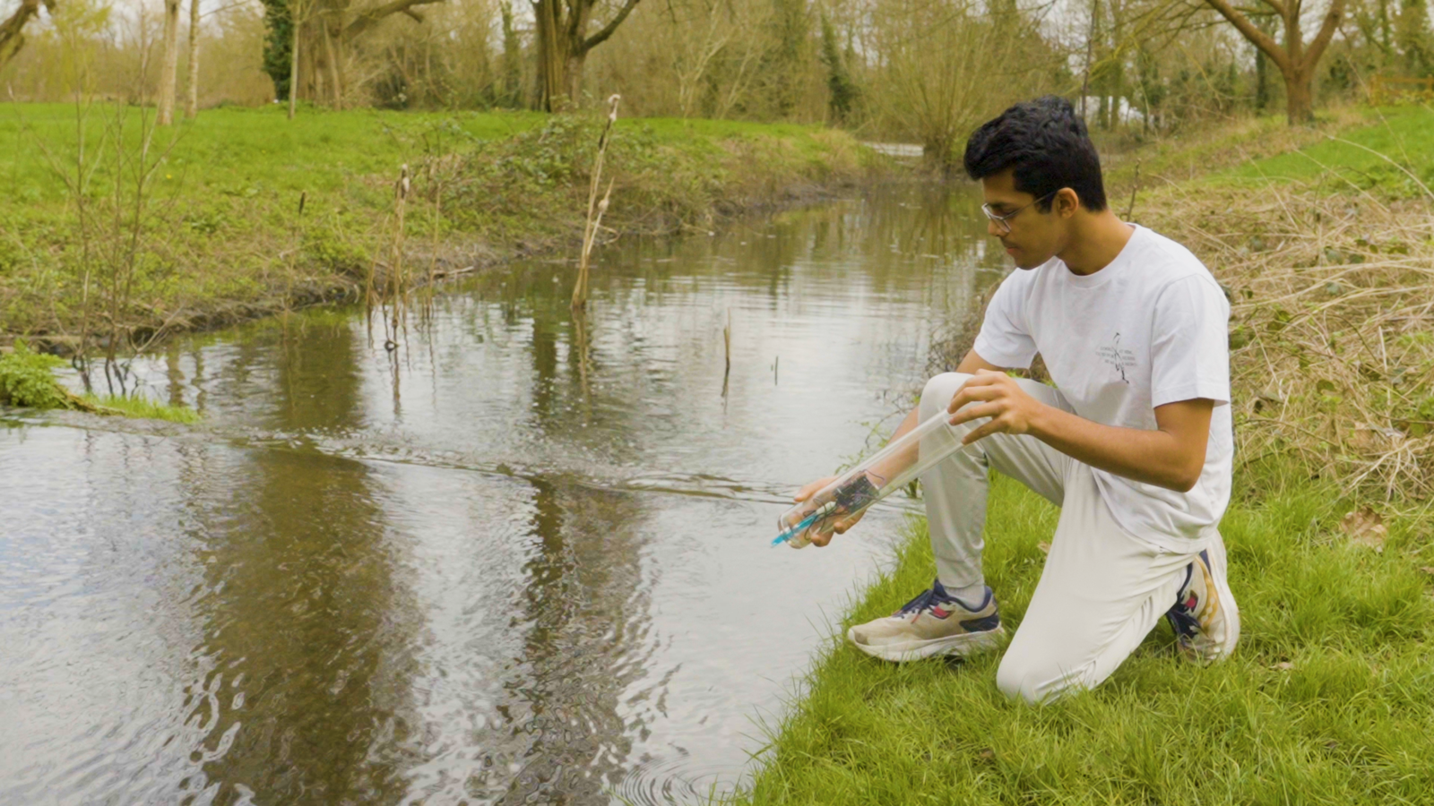 Rajas Nanda, from Team MycoFlo, demonstrating their MycoBot river quality sensors. Image Credit: The Earth Prize.