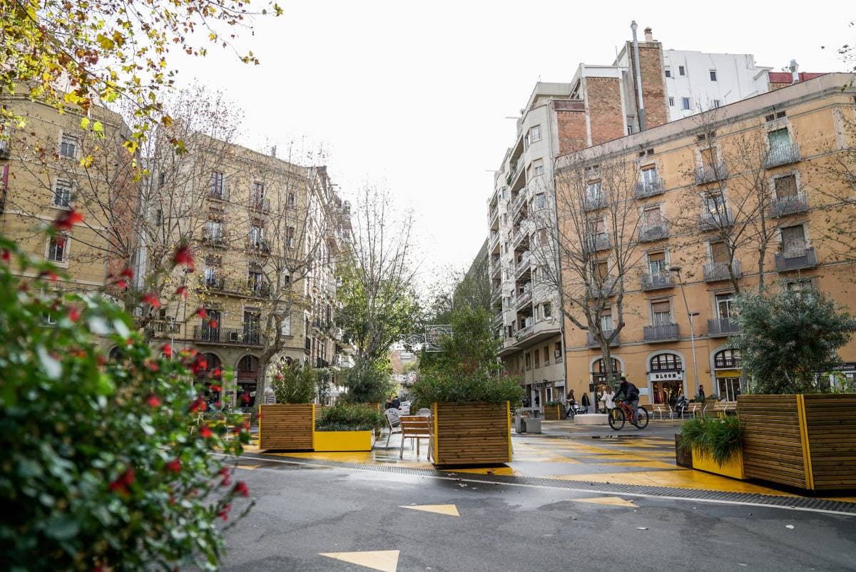 Barcelona tackles air pollution by expanding its ‘superblocks’ street plan