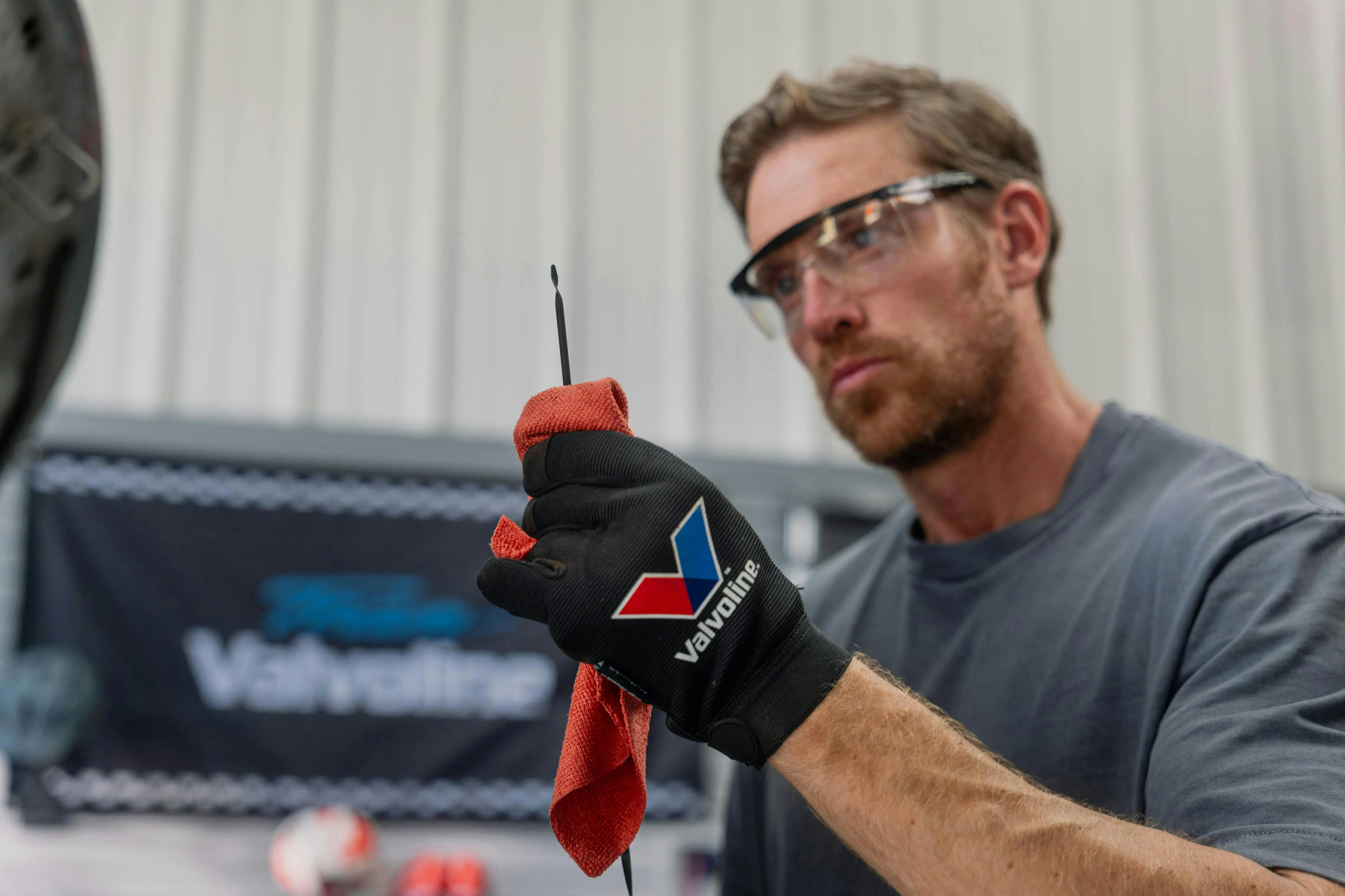 How to Check and Change Transmission Fluid: A Complete DIY Guide featured image