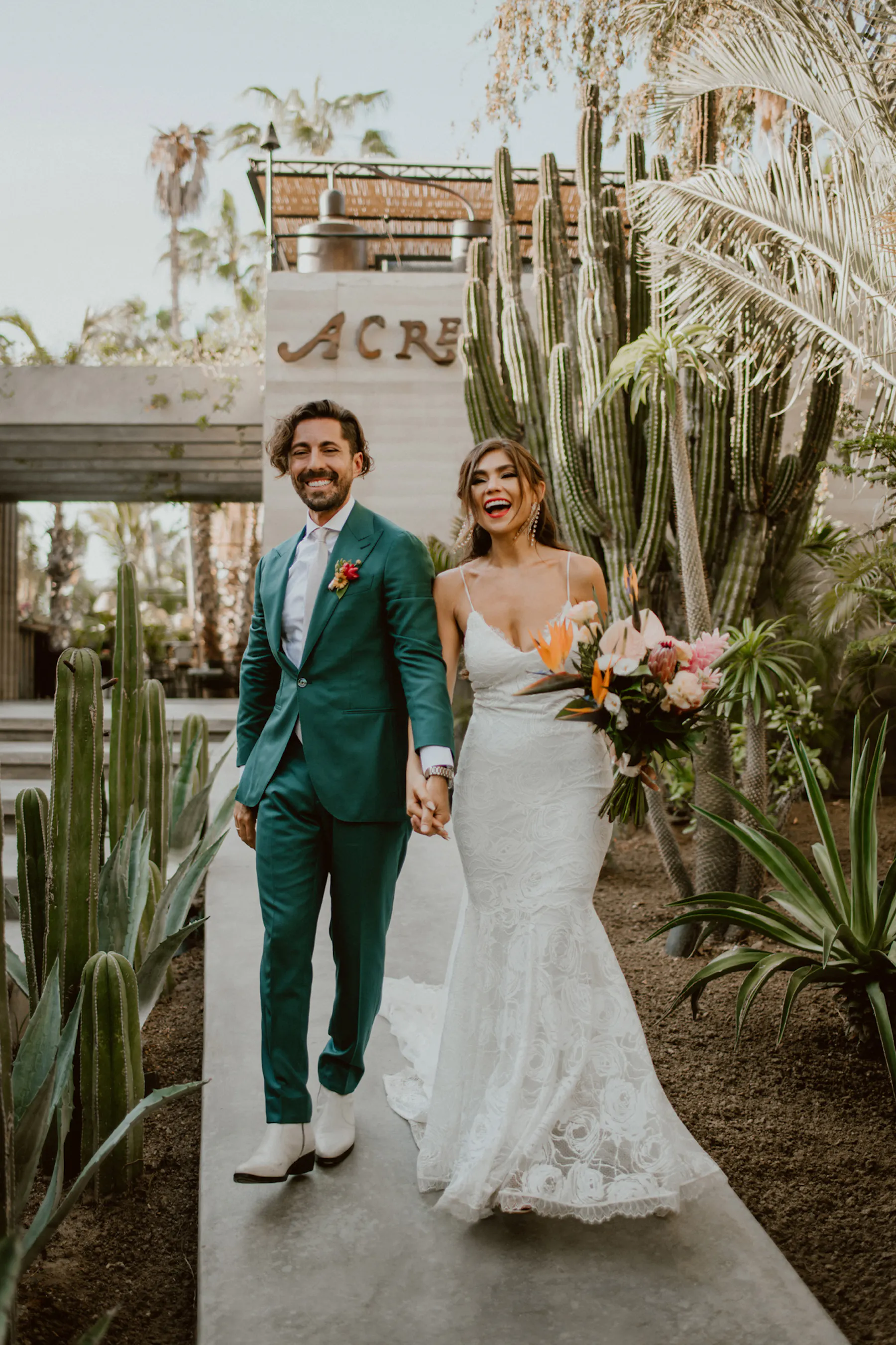 What To Pack For Your Wedding: 22 Unexpected Items Every Bride Needs For a Flawless Wedding Weekend