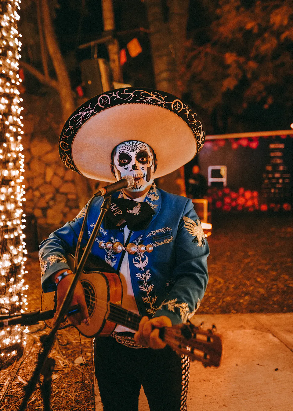 Film: Día de los Muertos in Guadalajara, Mexico: Parades, Altars, and Traditions