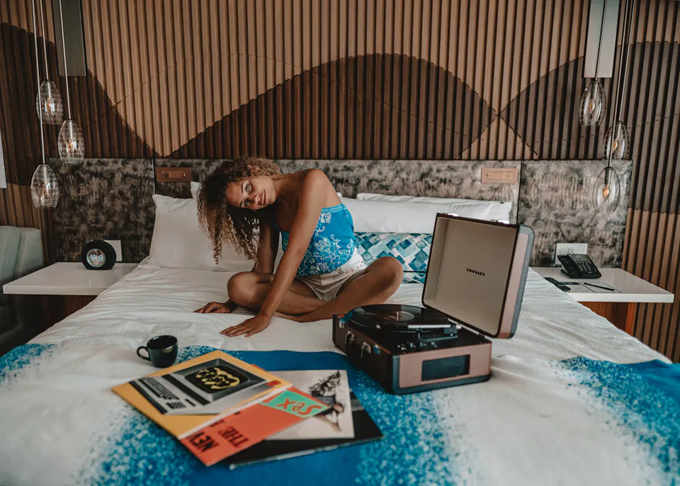 Why We Get So Emotional Over Songs - The Psychology of Music and Memory