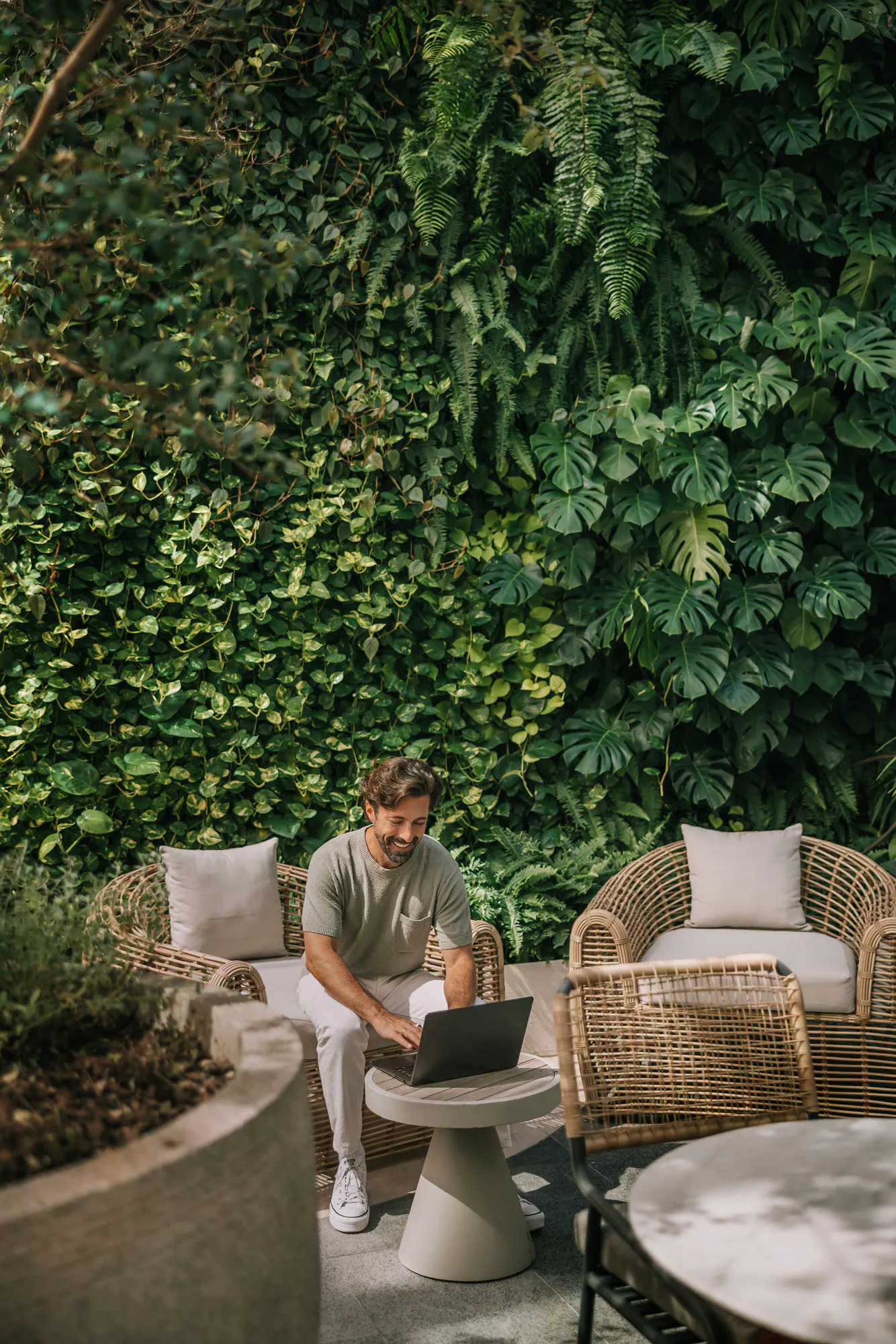 How Modern Travelers Spend Their Downtime on Flights, Layovers & Long Journeys