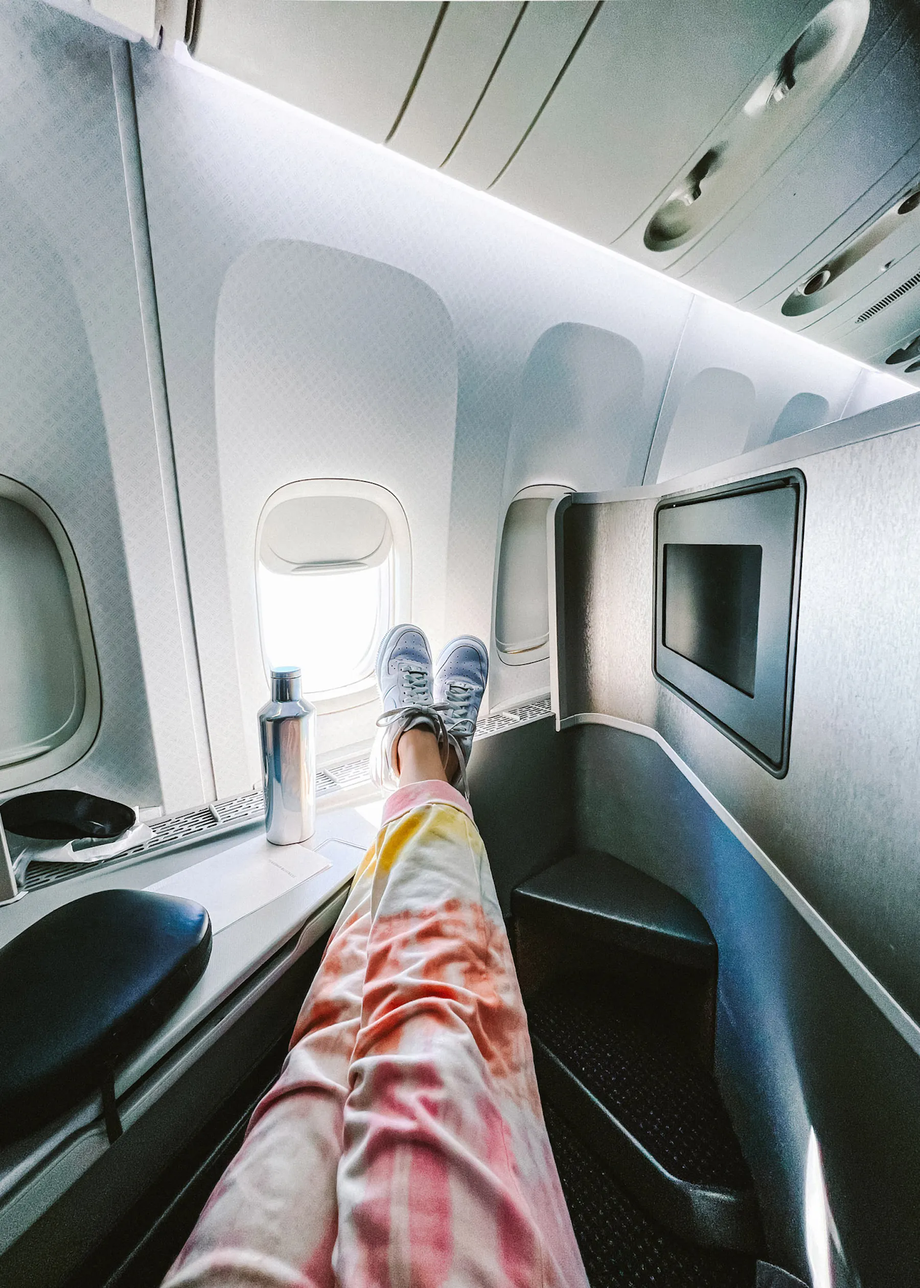 Long Flight Survival Guide: Best Apps, Mobile Games, and Travel Tips