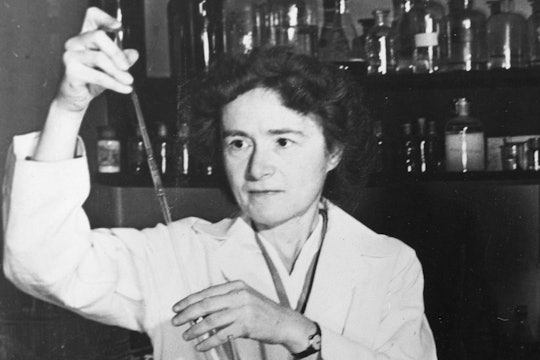Gerty Cori working in her lab. Gerty Cori working in her lab.