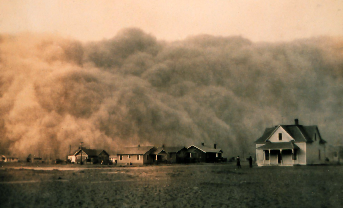 A dust storm approaches a farm in Texas, 1935.