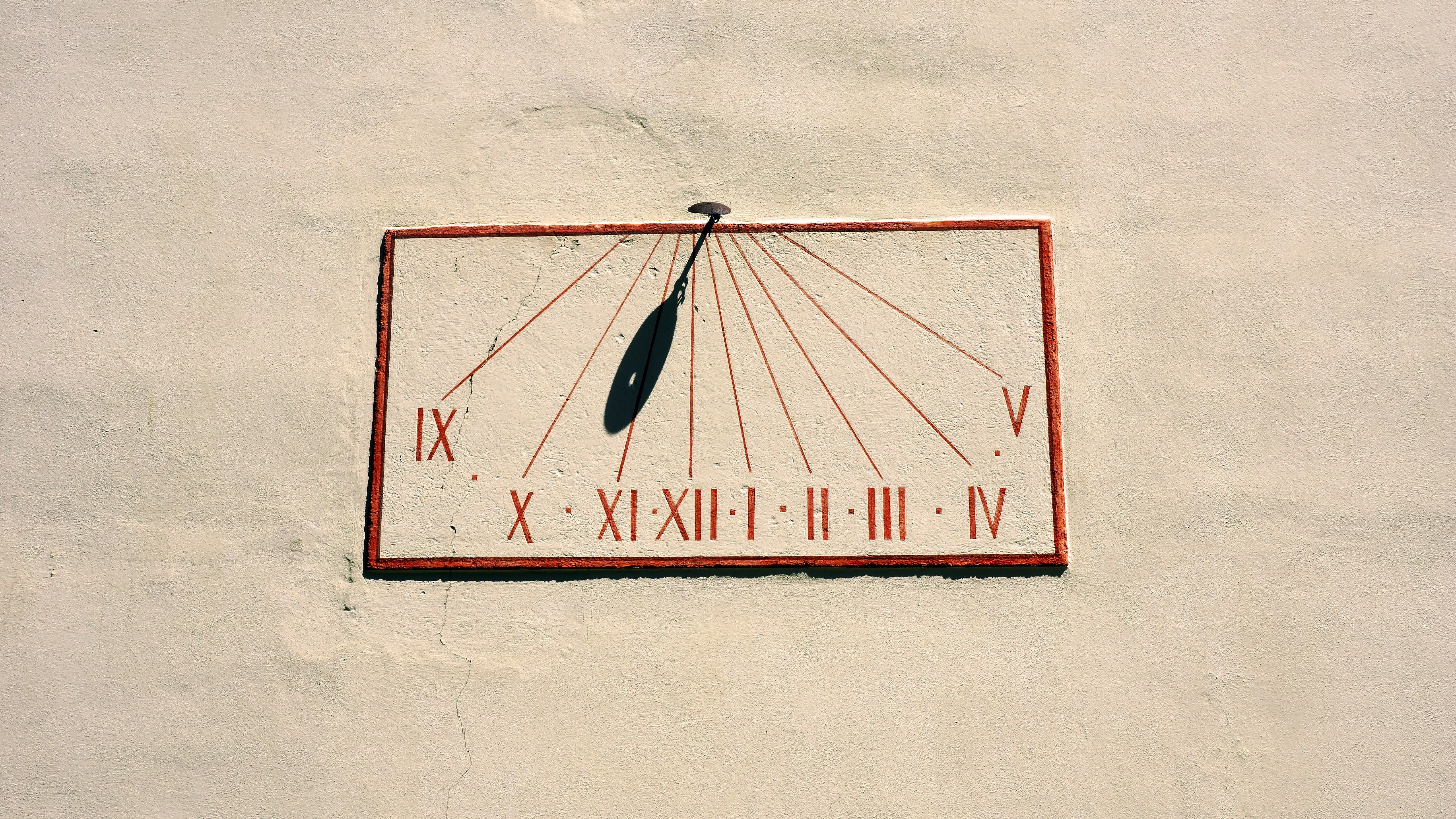 A sundial pointing at about 11 o'clock in the morning. 