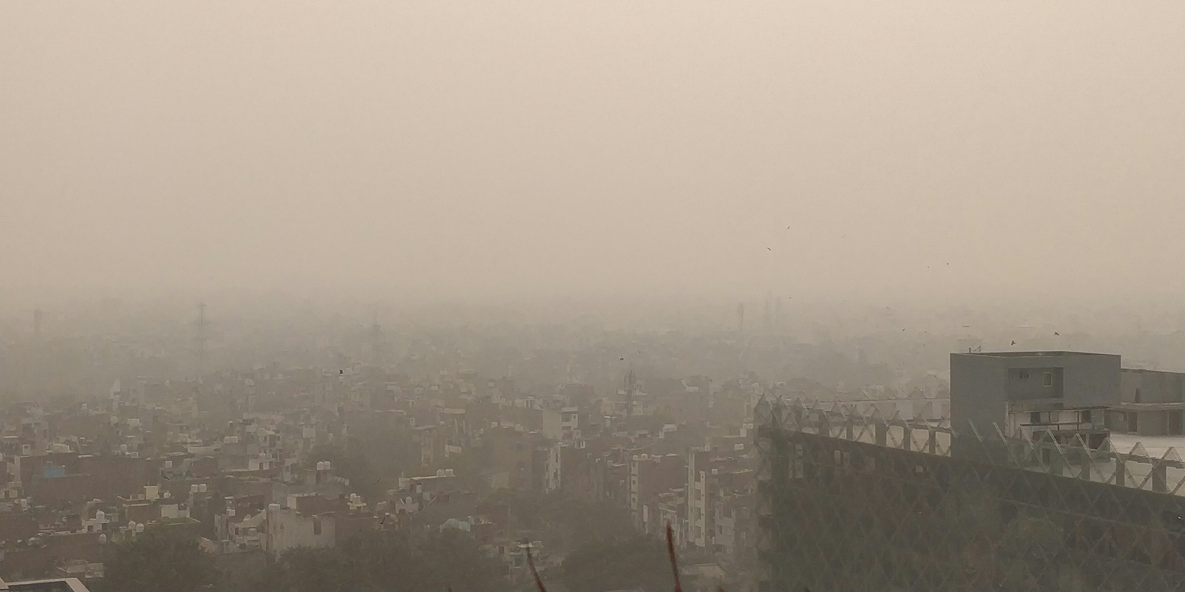 Cityscape obscured by air pollution in New Dehli, India