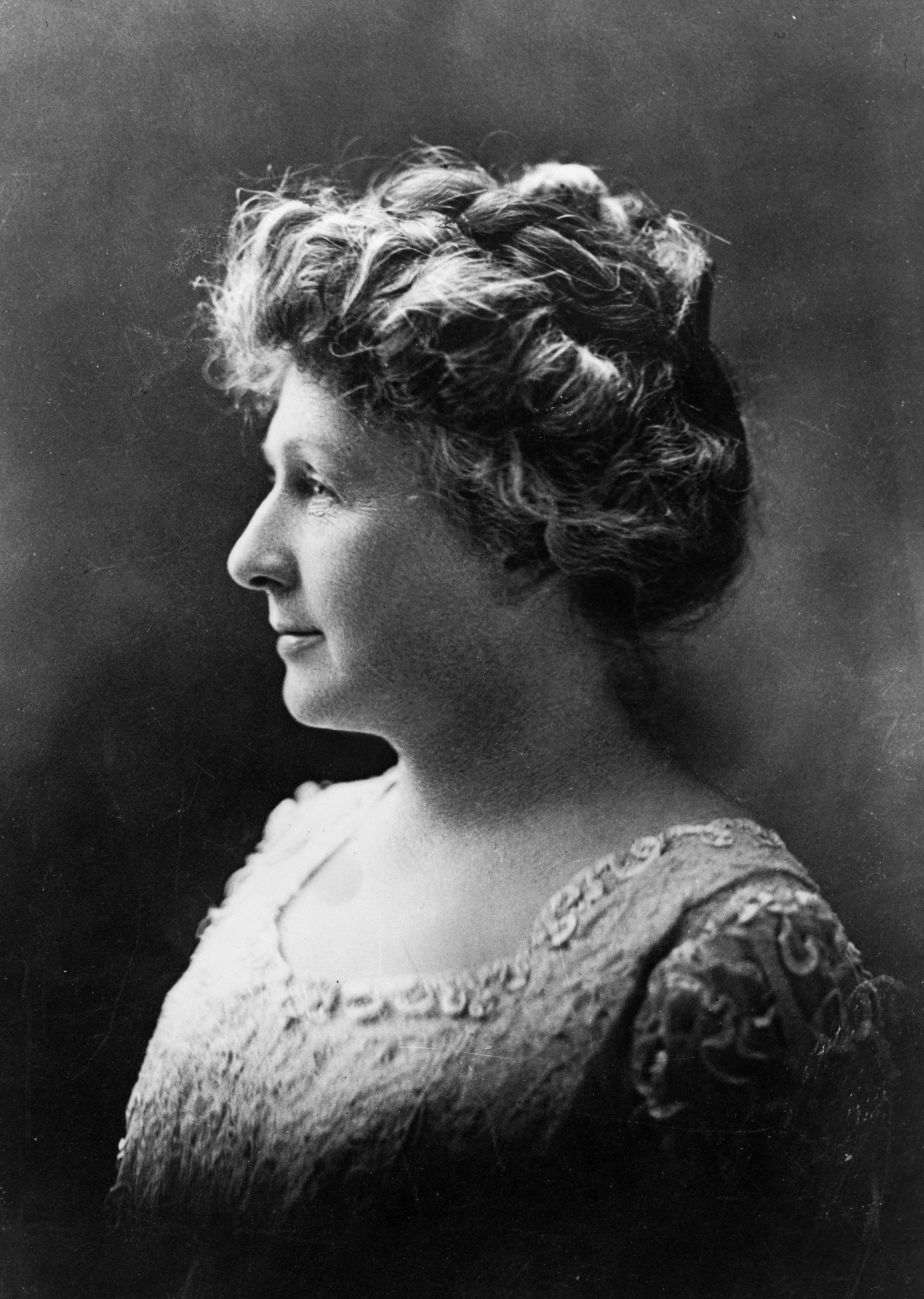 Black and white photograph of Annie Jump cannon, a deaf astronomer